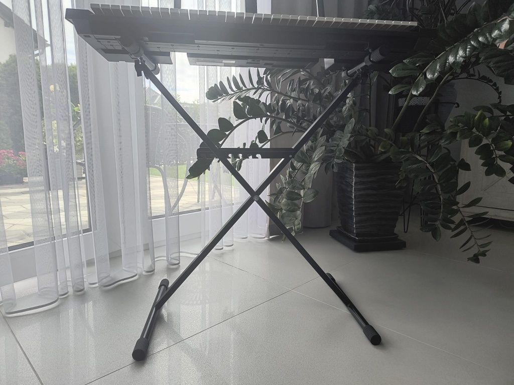Yamaha PSR F51 keyboard