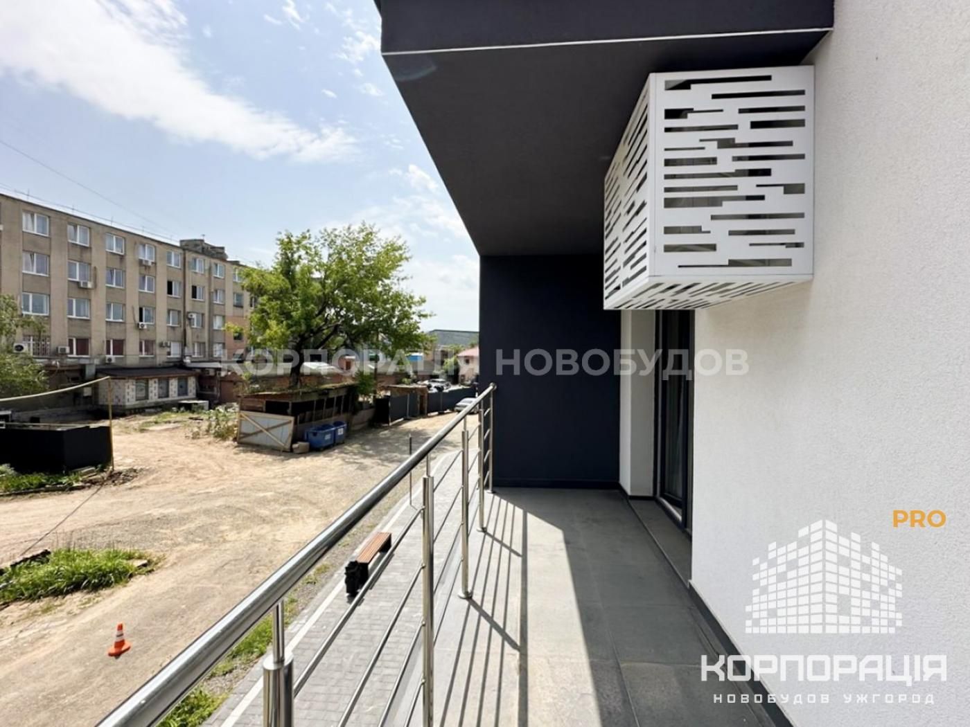 Продаж квартири-студії, всі меблі і техніка, новобудова біля Центру