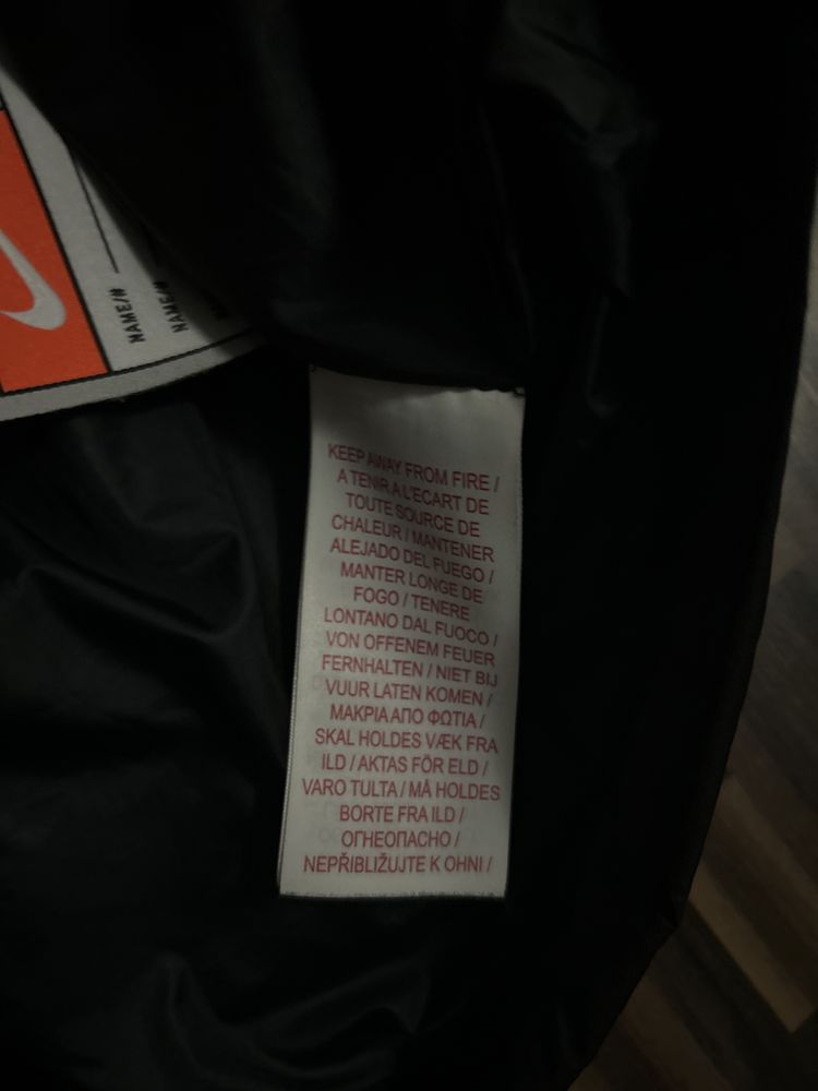 Kurtka Nike super stan prawie jak nowa rozmiar XL dziecięce 158-170cm