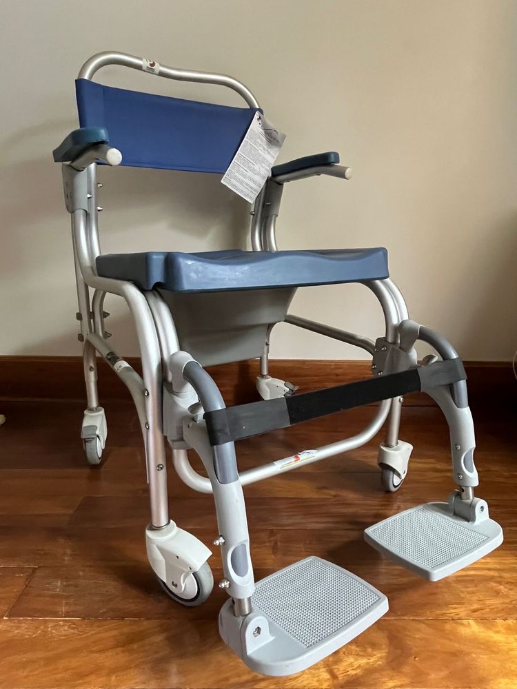 Cadeira de banho com rodas NOVA