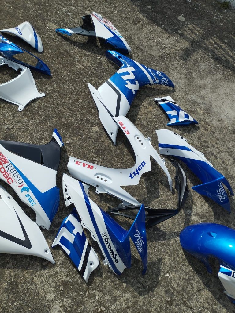 Kit carenagens GSXR -750 Novas na caixa, são em plástico ,