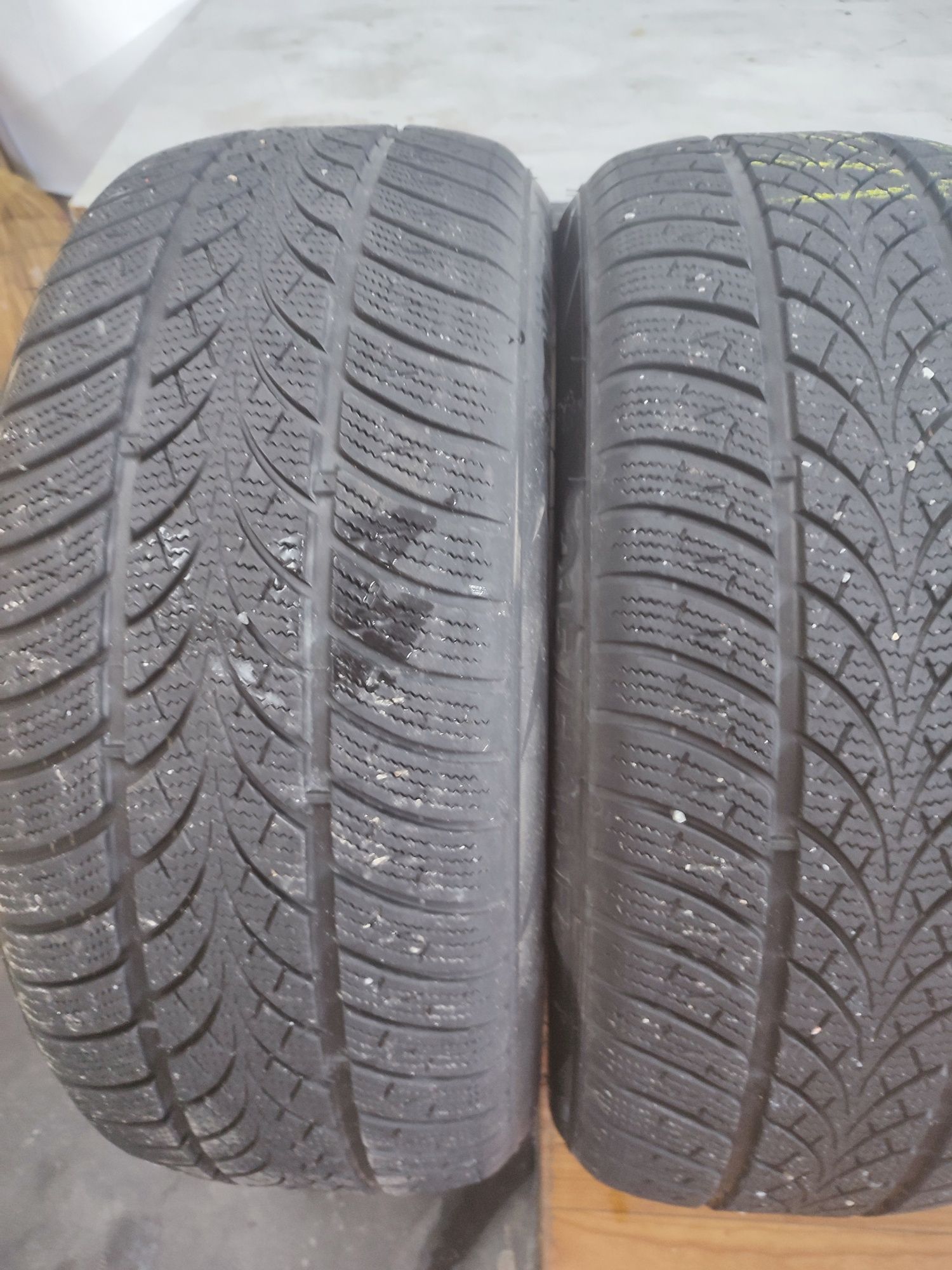 Продам зимню ризину 215 50r17 майже нова