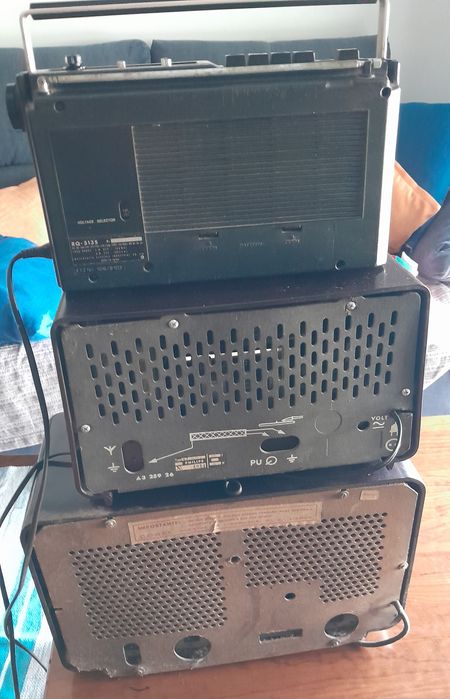 Radios antigos..tudo 40 euros incluindo rádio e gravador