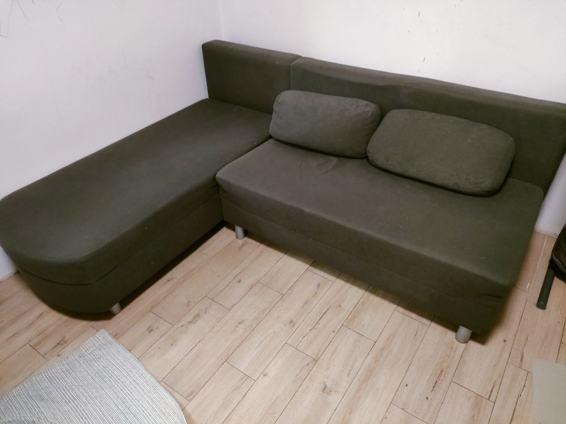 Sofa narożna z funkcją spania i pojemnikiem na posciel stan dobry