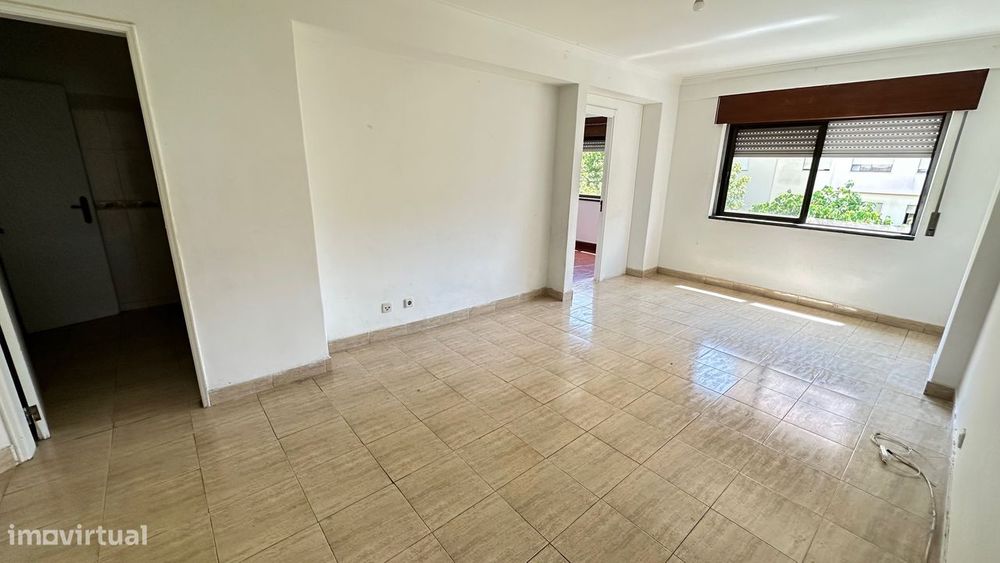 Apartamento T2 Transformado em T3 em Monte Abraão, Sintra
