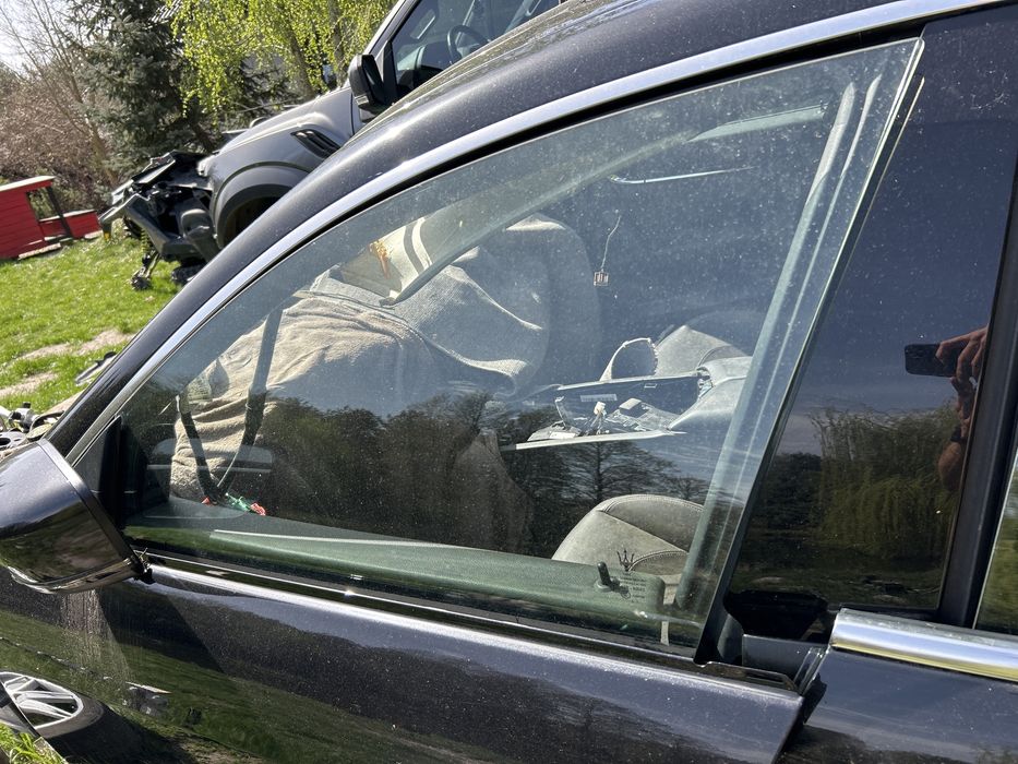 Maserati quattroporte VI boczna podwójna szyba lewa prawa przód tył