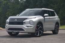 2023 Mitsubishi Outlander SEL