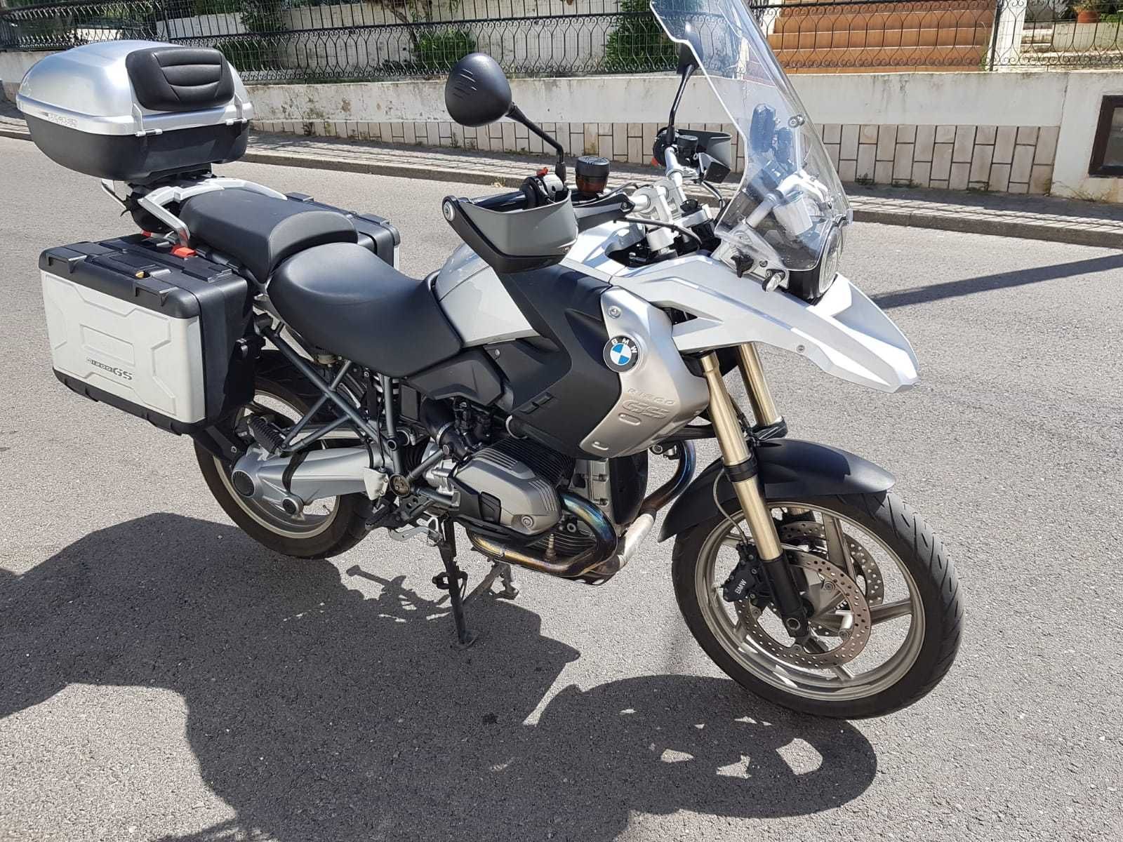 Vendo BMW 1200 GS em muito bom estado. Primeiro proprietário.