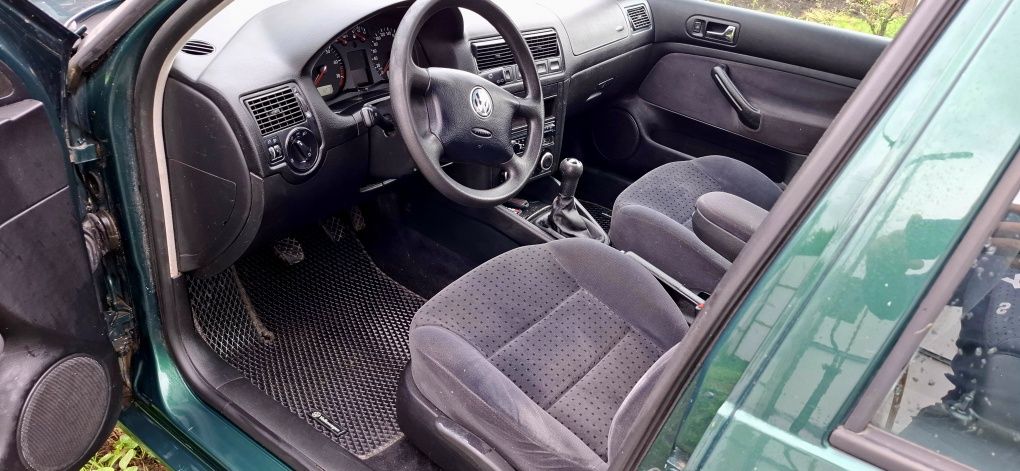 Продам Volkswagen Golf 4