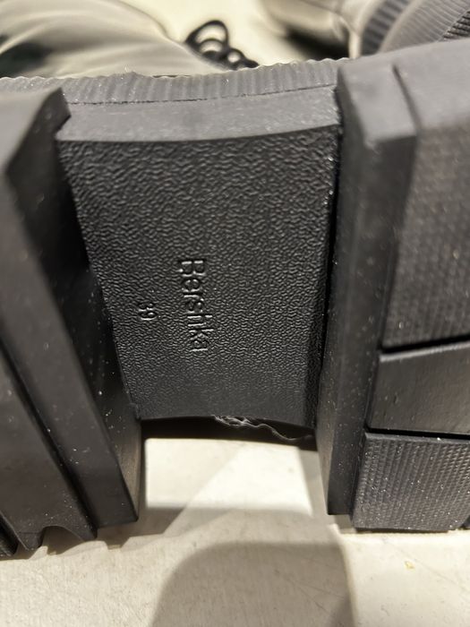 Buty Bershka lakierowane czarne rozm 39