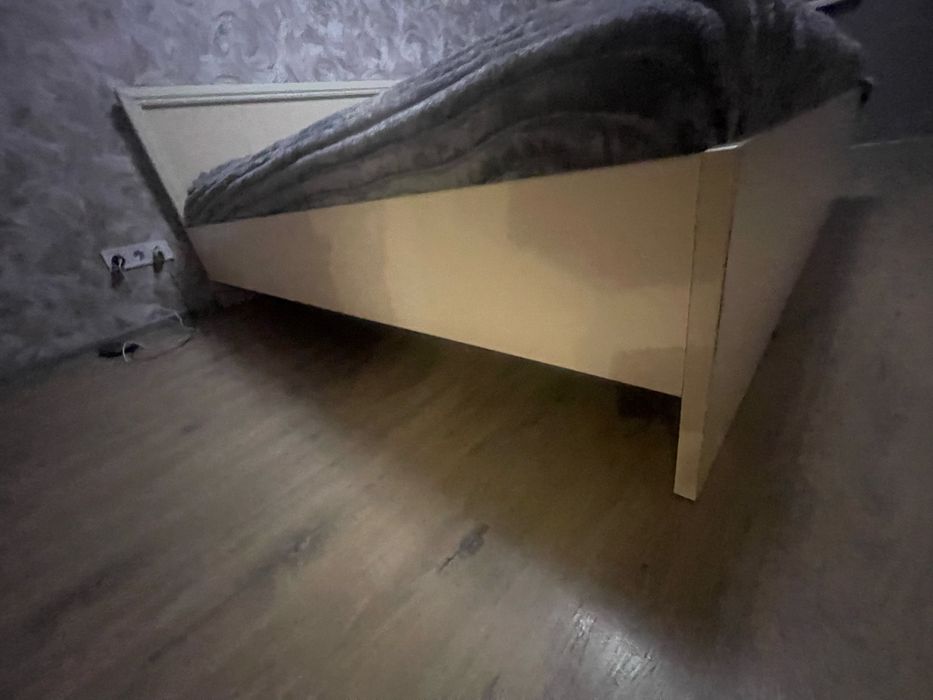 Двоспальне ліжко