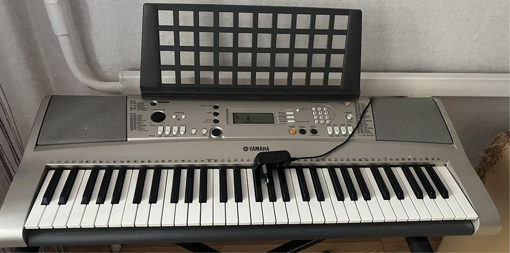 Синтезатор Yamaha Portatone(б/у)