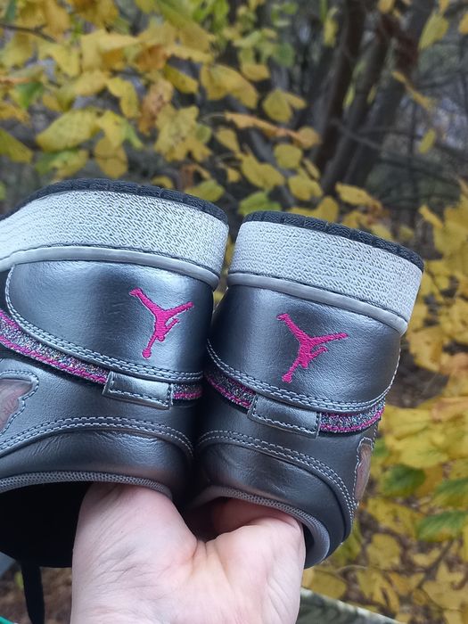 Оригінальні кросівки у розмірі 37,5