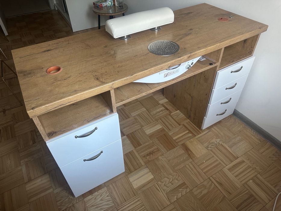 Biurko kosmetyczne z pochłaniaczem Afinia, 990zl