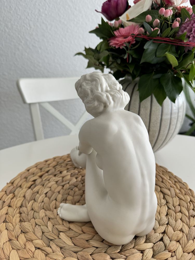 Figurka Hutschenreuther C.Werner kobieta siedzaca