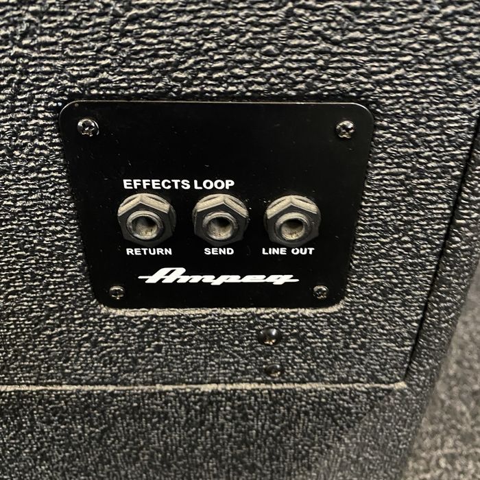 Комбик усилитель для бас гитары Ampeg BA-108