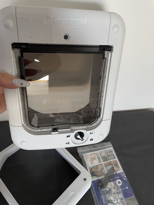 Drzwiczki dla kota z czytnikiem mikrochipów Closer Pets 360W