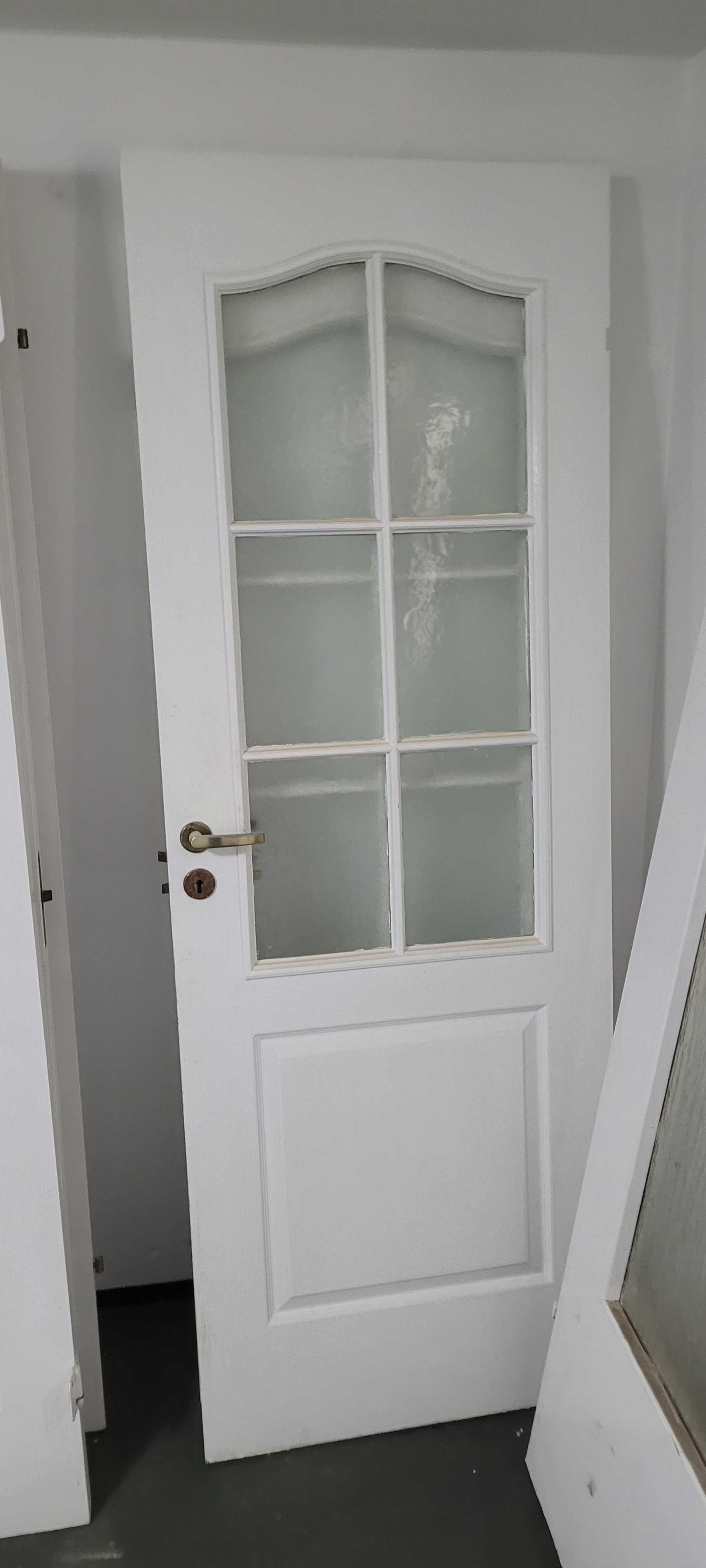 Drzwi wewnętrzne białe