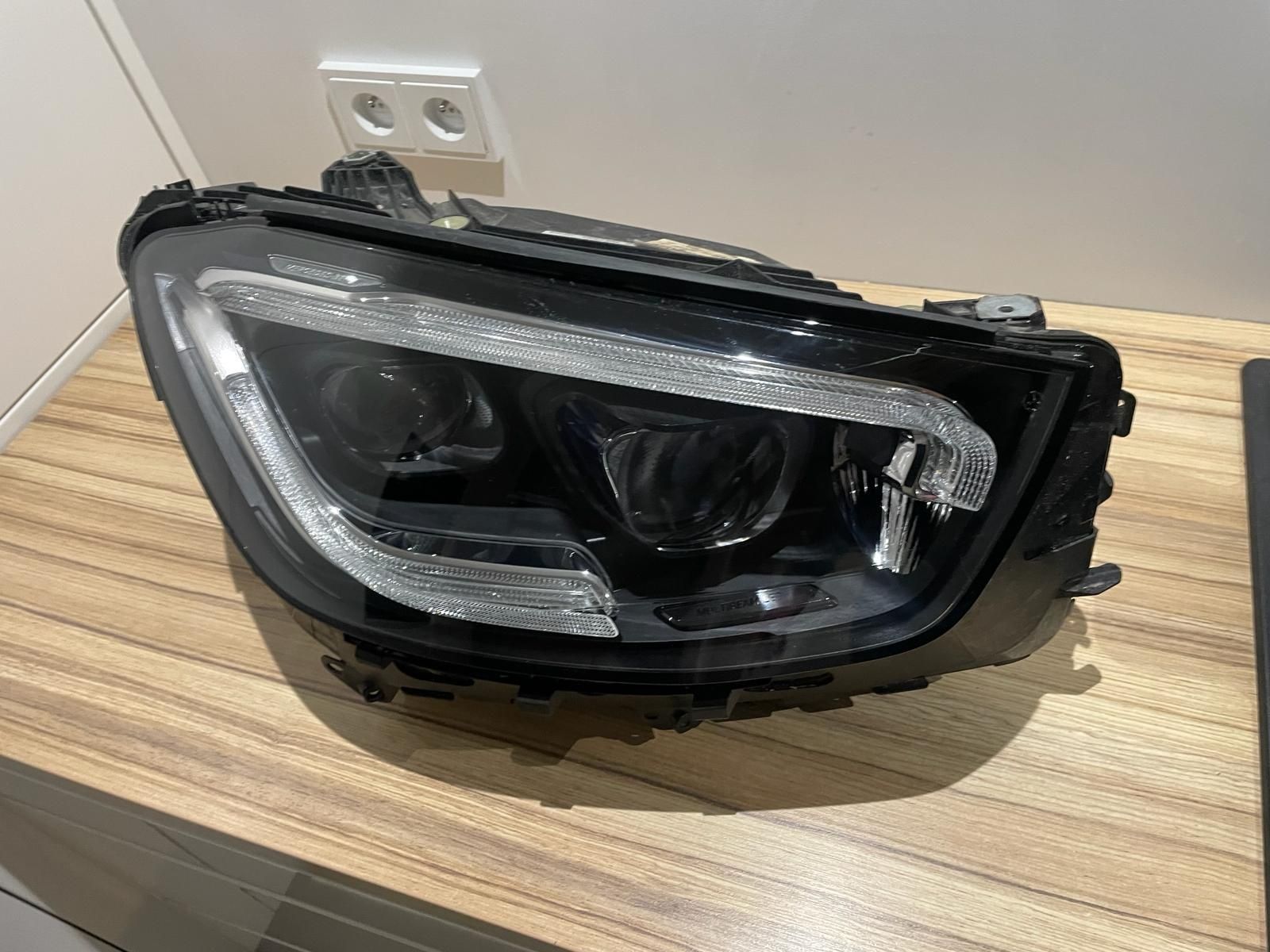 Lampa Mercedes GLC 2019 prawy przód