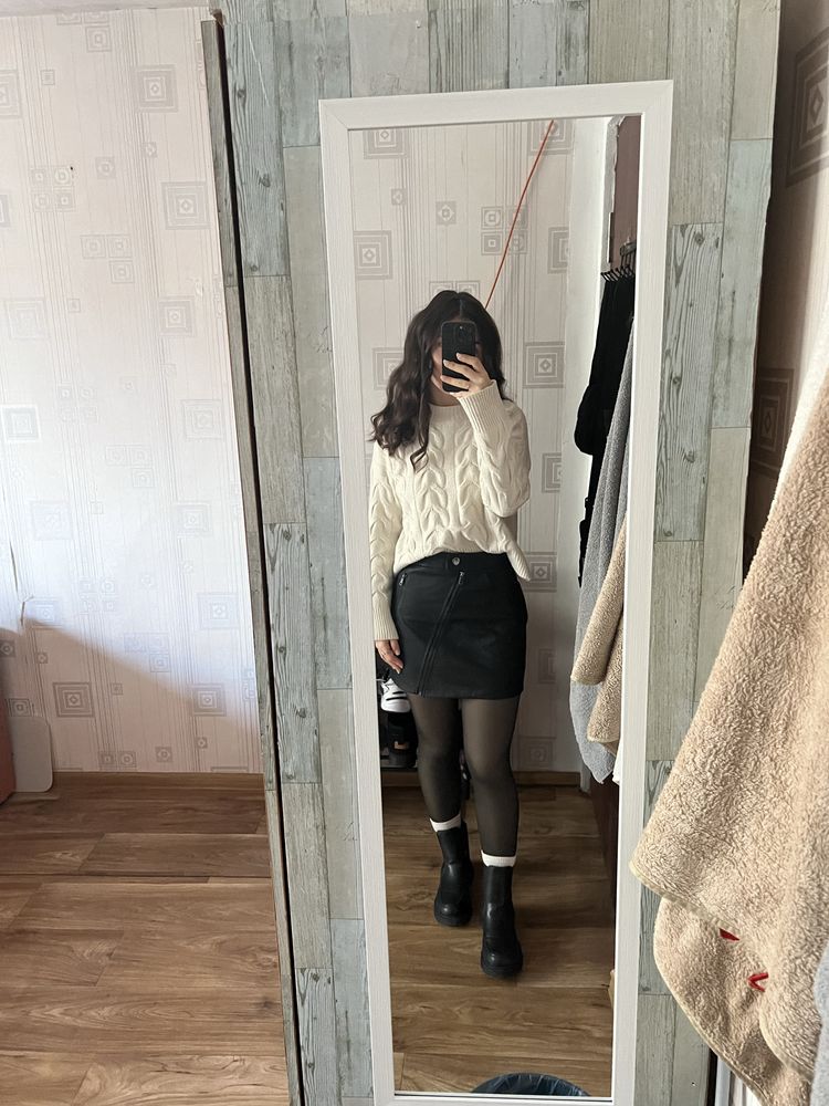 Продаю шкіряну спідницю, йде на с-м