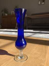 Sliczny kobaltowy wazonik - Vintage - szklo - niebieski - PRL