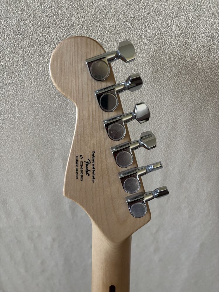 Squier by Fender Bullet Strat HT SSS Trem AWT