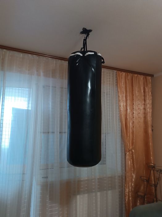 Продам грушу боксерскую б/у