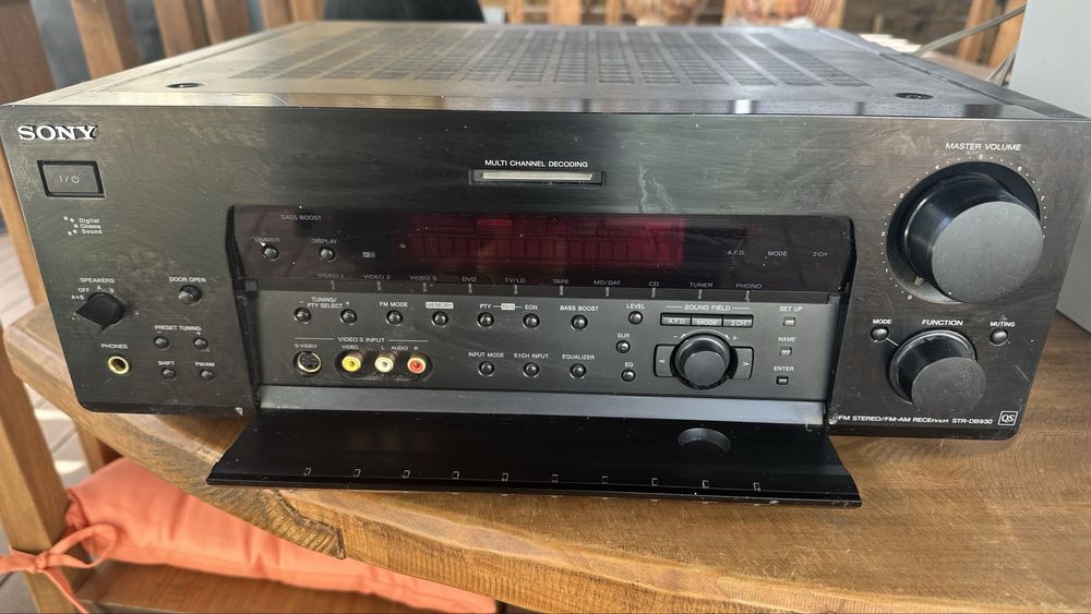Sony Digital Audio/Video Control Center 5.1 STR-DB930