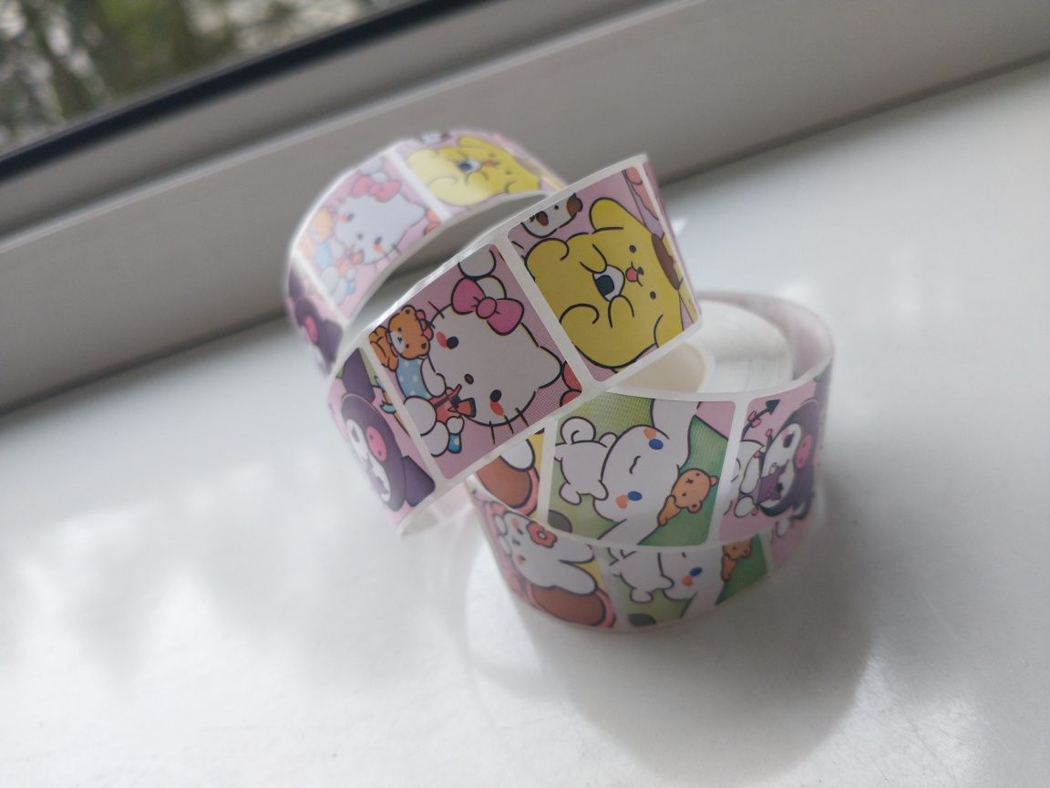 Naklejki naklejka wlepka rolka 600 sztuk Hello Kitty Sanrio charakters