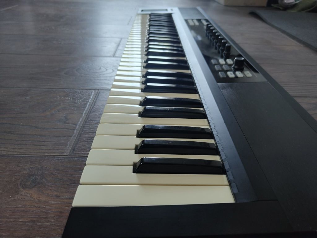 Міді клавіатура Native Instrument Komplete Kontrol S61 mk1