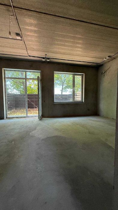 Таунхаус з ремонтом (під чистове оздоблення) в Ірпені.