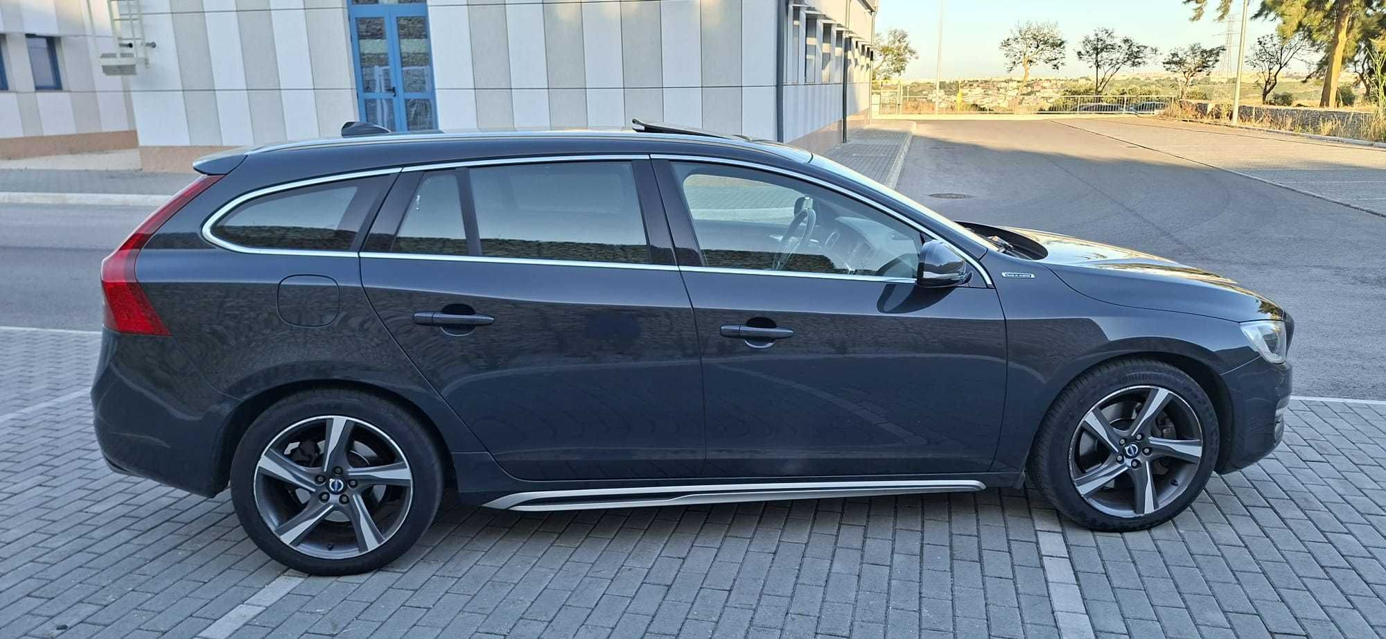 Volvo V60 D6 Summum AWD Plug-in Hybrid
