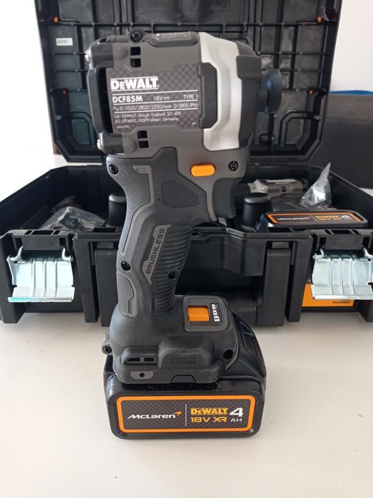 DeWalt maclaren набір акумуляторних інструментів.