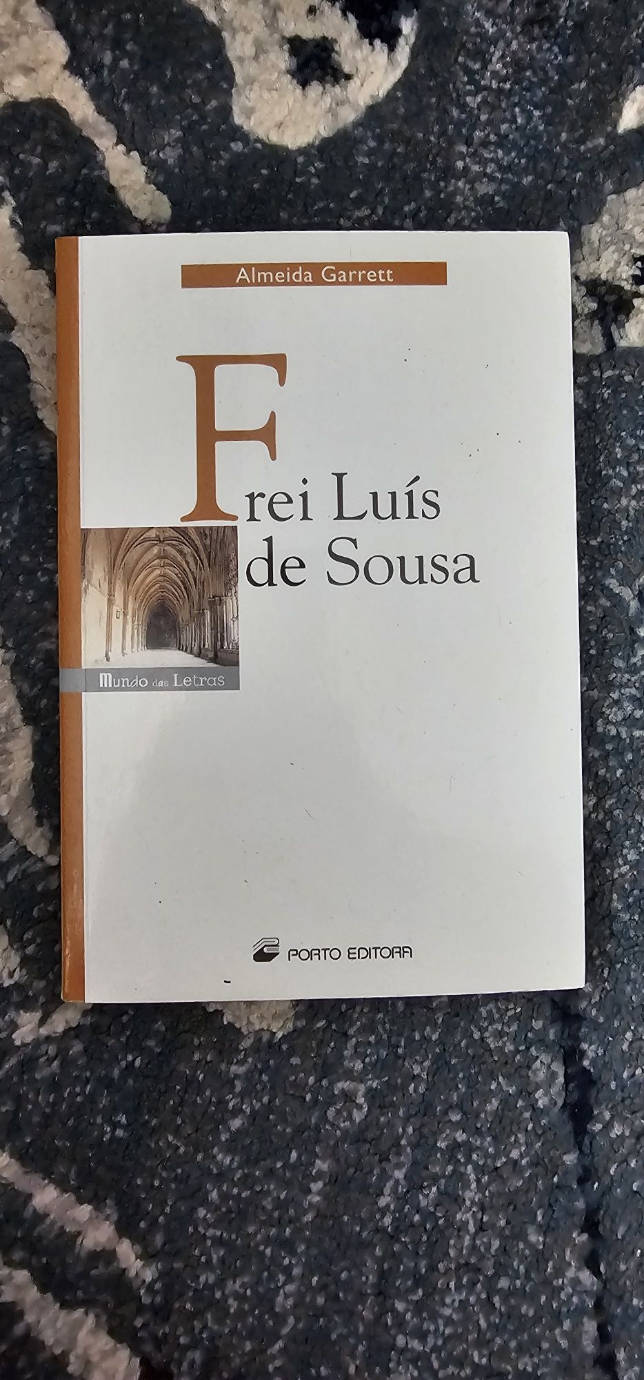 Livros "Felizmente Há Luar" e "Frei Luis De Sousa"