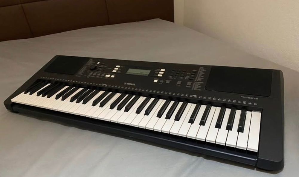 Teclado Yamaha PSR-E373