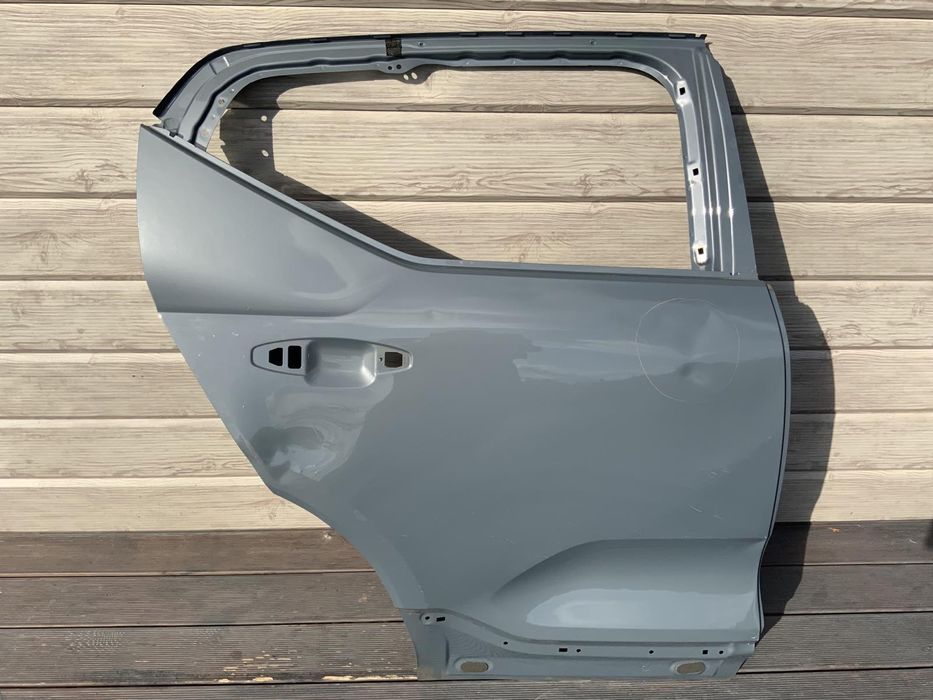 Дверь правая передняя задняя Volvo XC40 двері