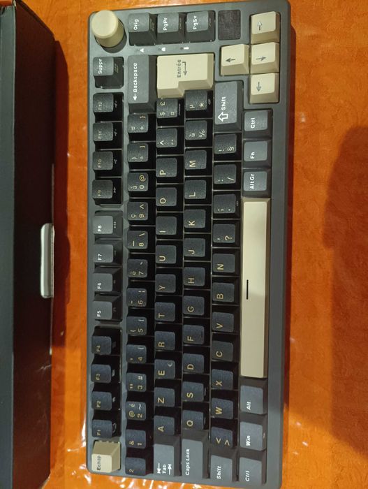 teclado mecânico RK M75 - Francês