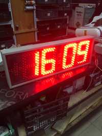 Цифровий годинник з термометром