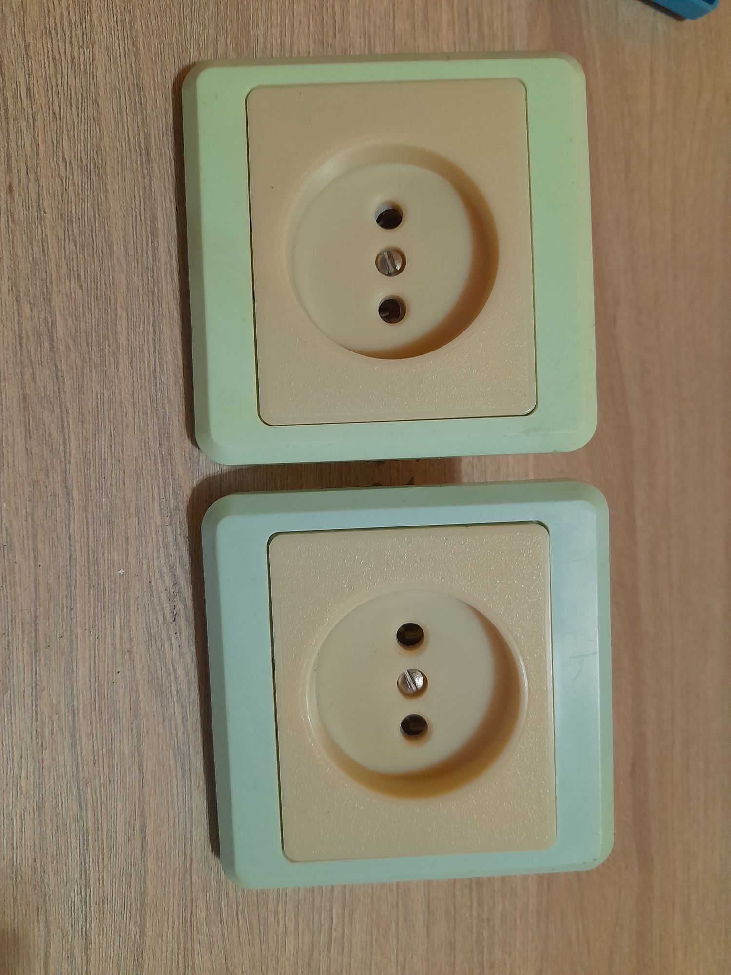 Gniazdka,kontakty z PRL