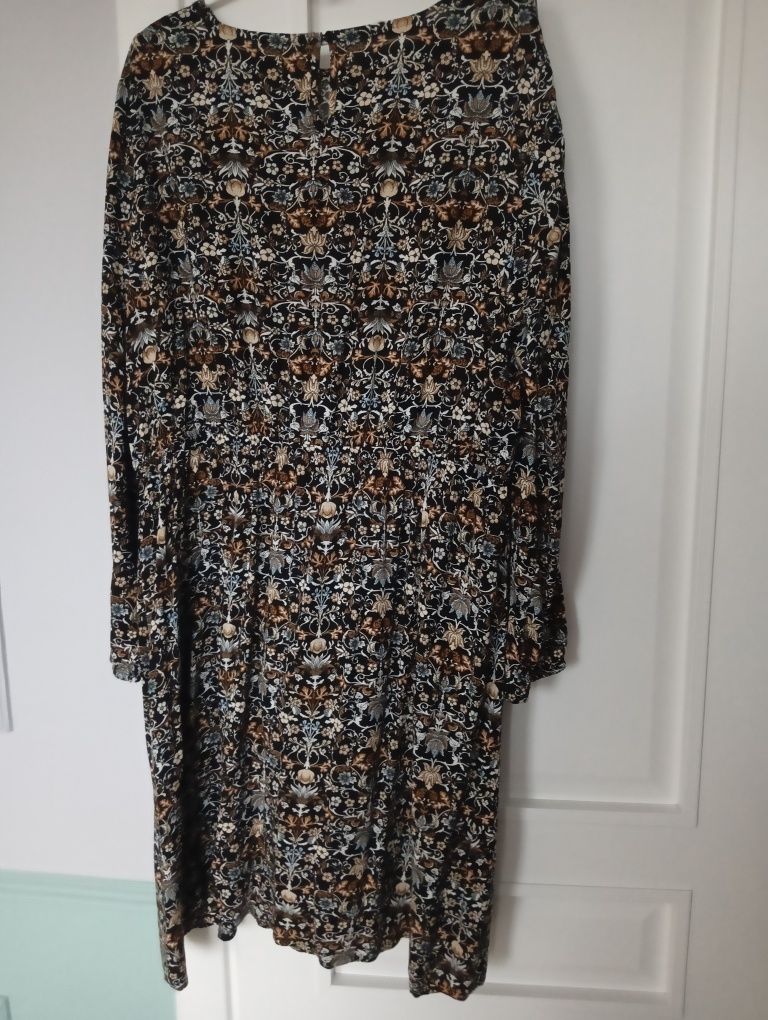 Sukienka w kwiaty 46 do 50