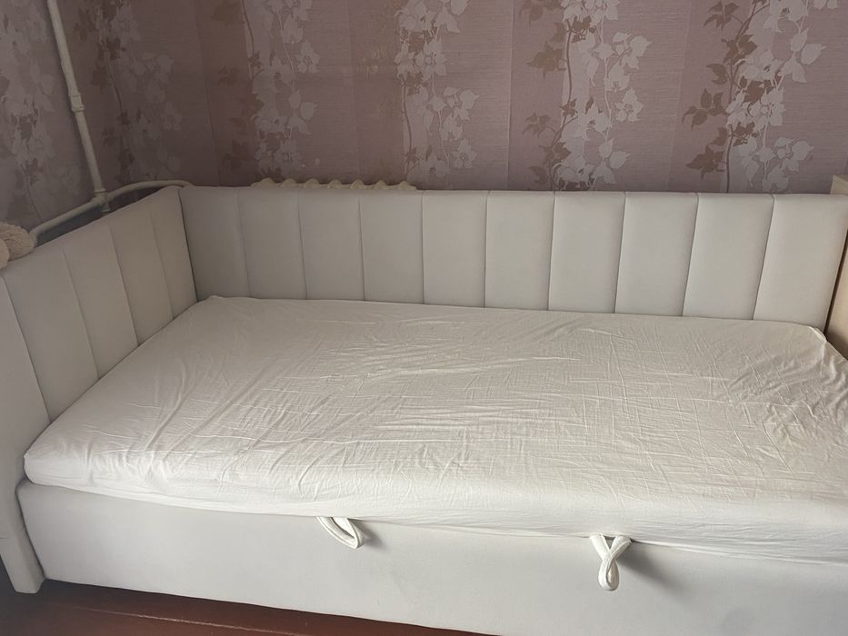 Ліжко в дитячу кімнату