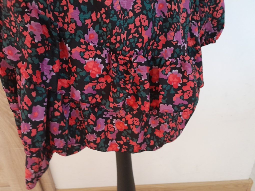 Sukienka falbanki uniwersalna M 38 2 kwiaty