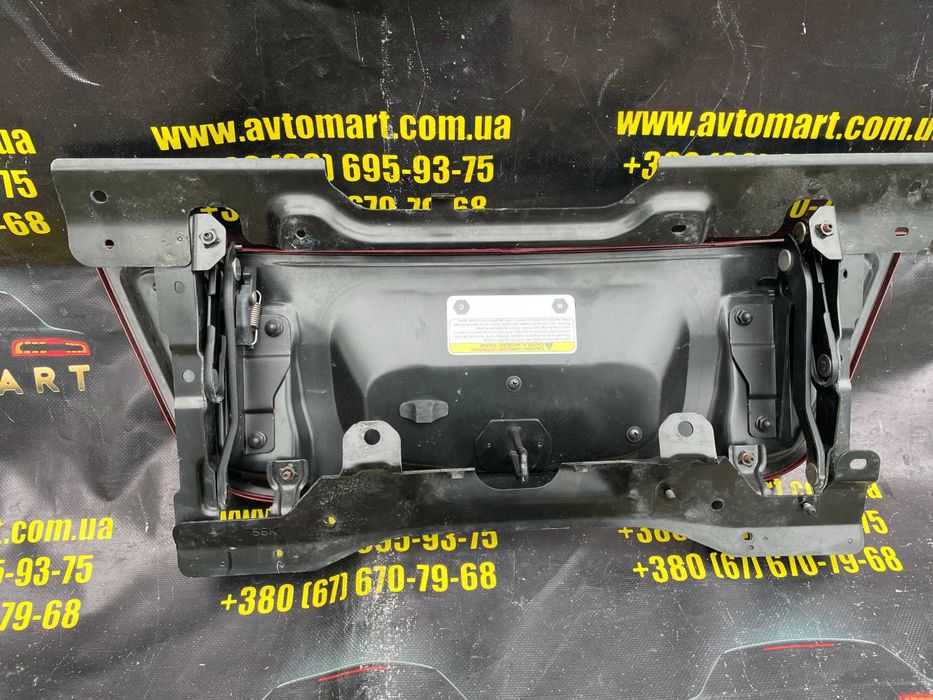 Кришка порта зарядки Nissan Leaf 2018р- 65710-5SA2A, 65701-3NA3A