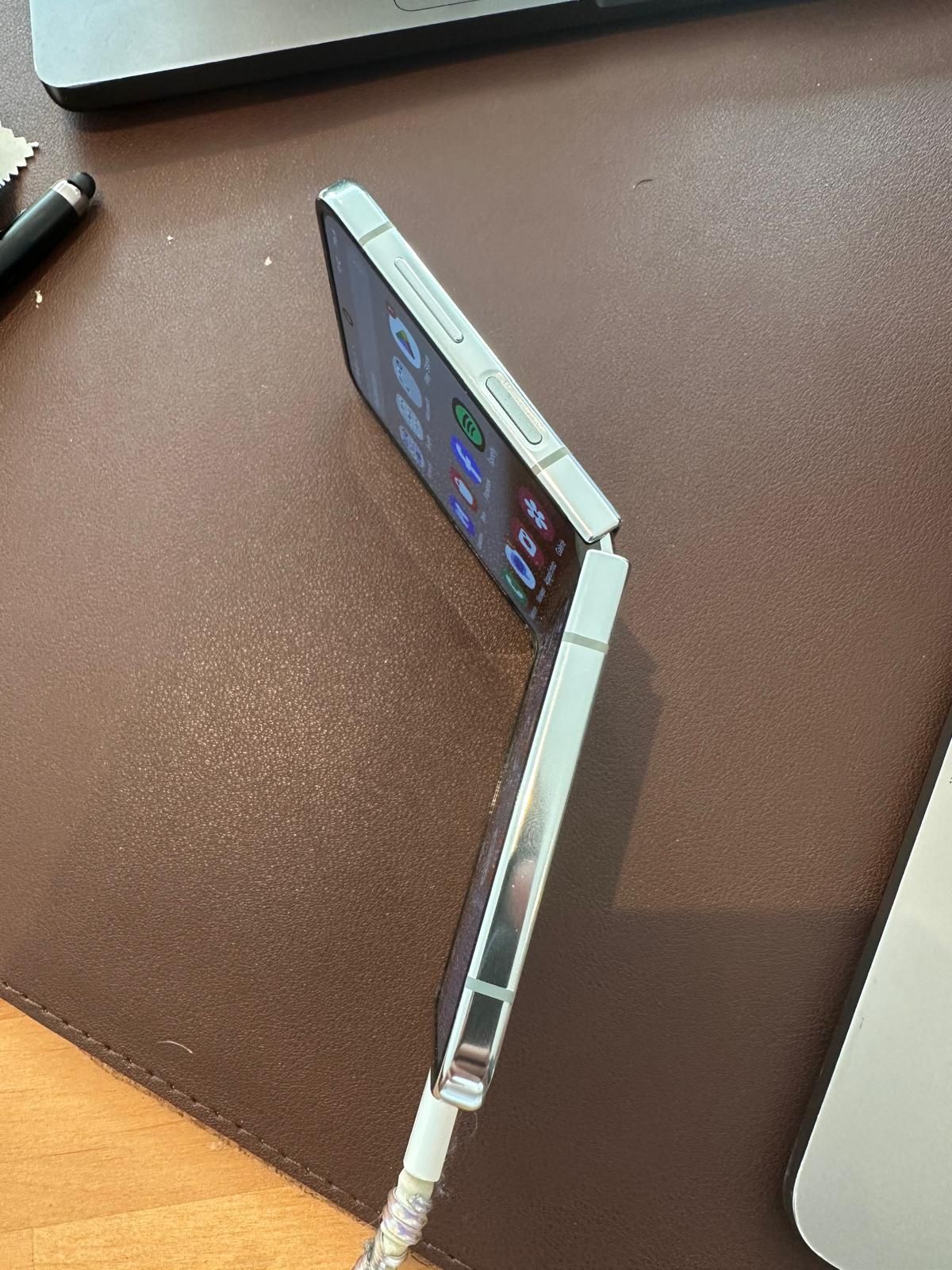 Samsung galaxy flip5 512gb
