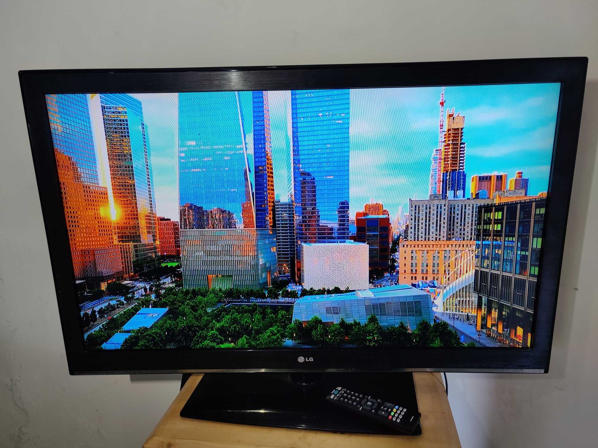 Телевизор LG 42CS460T