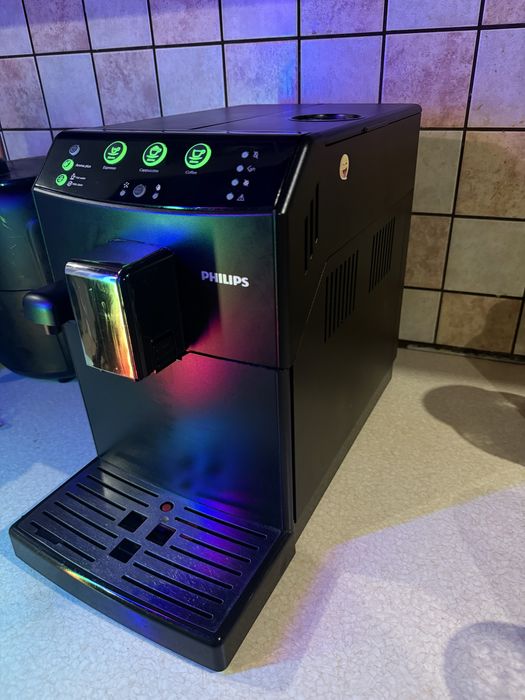 Продаю автоматичну кавомашину Philips HD8829