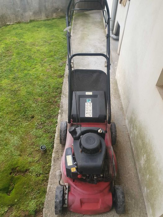 Máquina Cortar Relva a Gasolina Sovereign