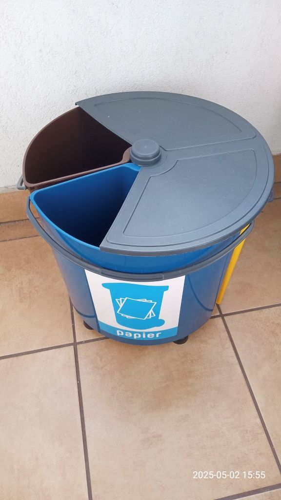 Kosz do segregacji odpadów,trzy frakcje