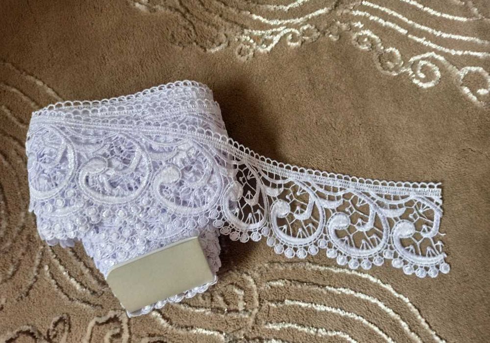 koronka gipiura 883,5 cm x 6,5-8 cm biała Nr 11