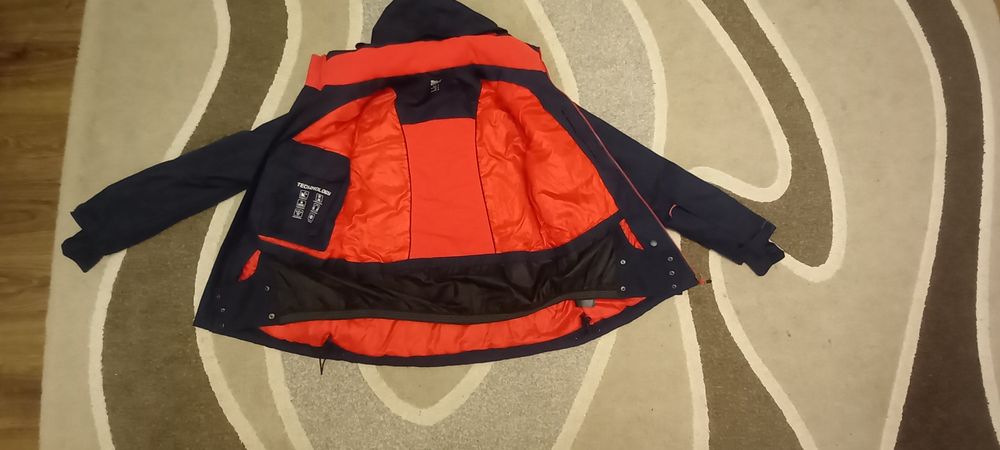 Продам жіночий лижний костюм.